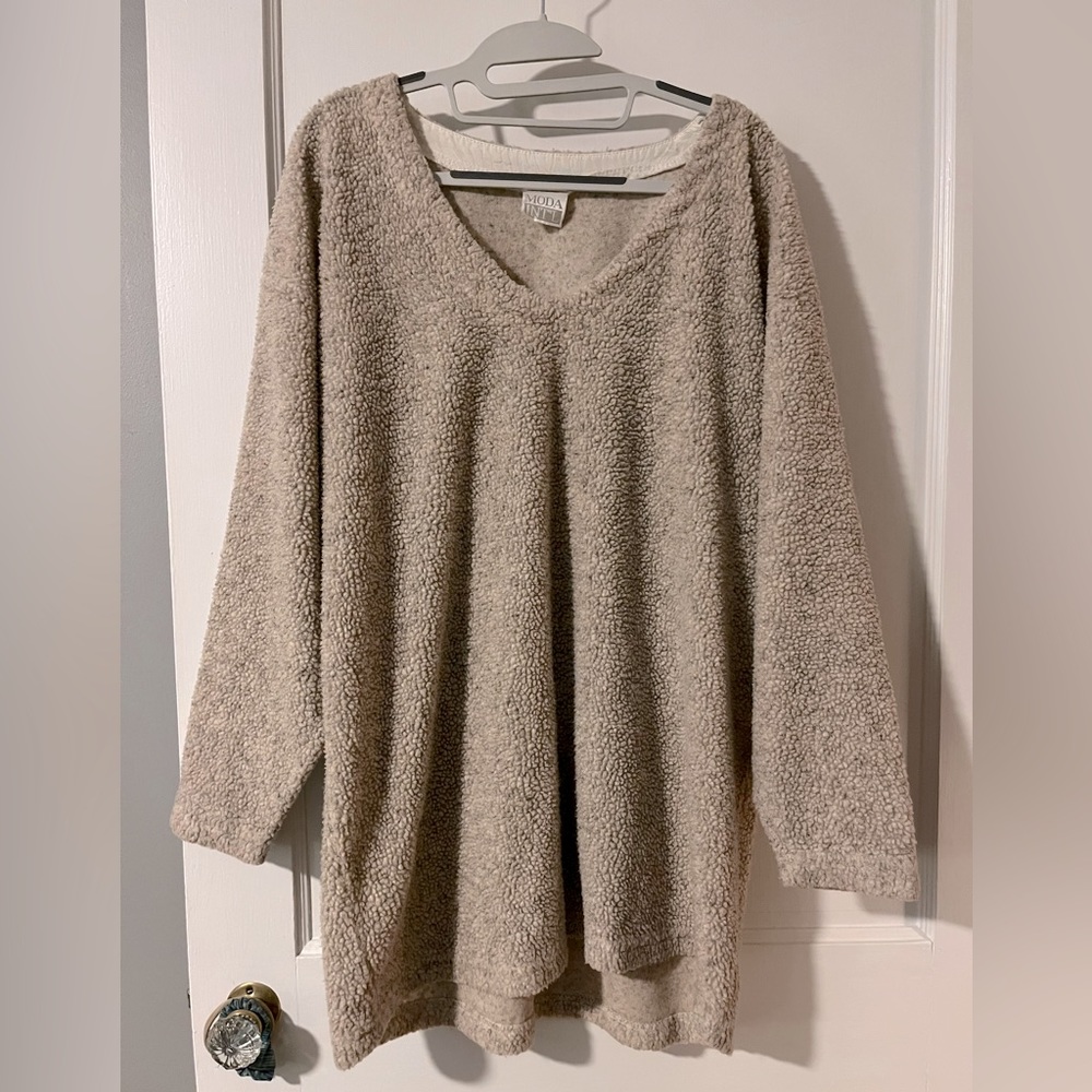 Women's vintage V-neck sweatshirt, size M/L, by Moda Intl